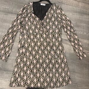 Patterned Mini Dress in Cream and Black - Unbranded